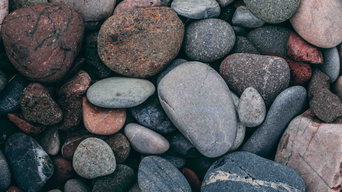 avrundede steiner fra strand