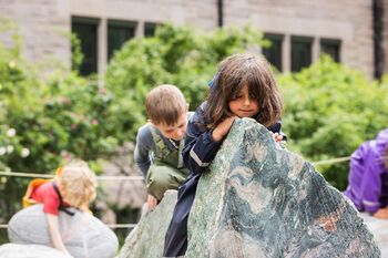 The Stone garden
A new outdoor geological exhibtion. The exhibition is designed in a way that allows children to discover the world of rocks through their senses and movement.